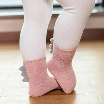 1 Пара модных носков, очаровательные носки для малышей, толстые носки в виде динозавра для малышей, сохраняющие тепло Изображение 2