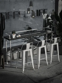 Барный стол из массива дерева в магазине чая с молоком, комбинация барного стола и стула, длинный стол для домашнего творчества, железный барный стол, высокая стена