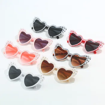 Летние модные солнцезащитные очки с жемчугом в большой оправе, индивидуальность в форме сердца, UV400, Повседневные Черные солнцезащитные очки, очки для взрослых женщин Изображение 2